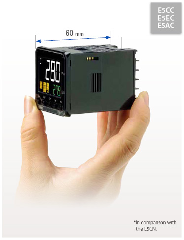 손바닥에 올린 60mm 깊이 본체